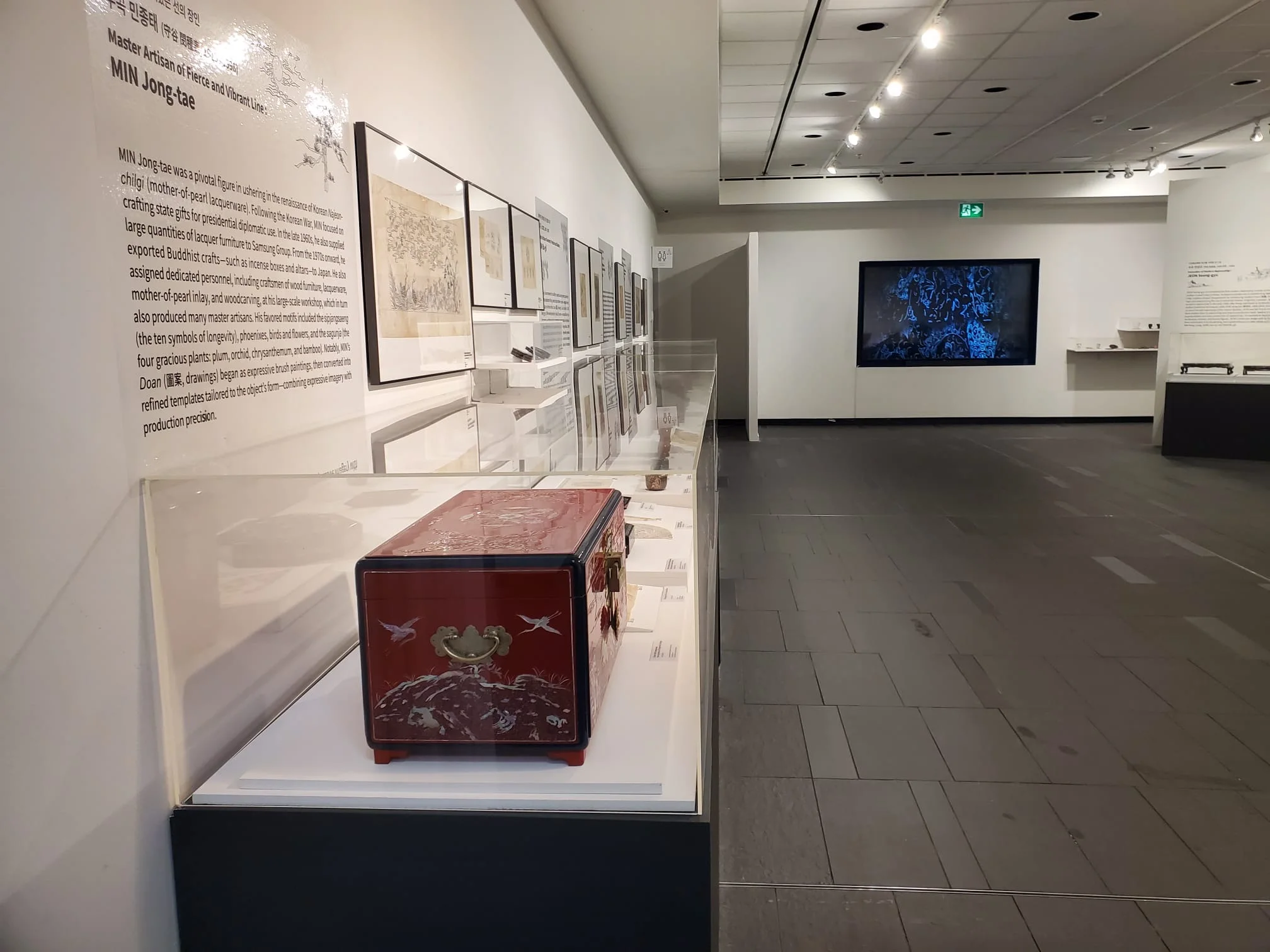 Mother-of-Pearl Exhibition Installation image 5